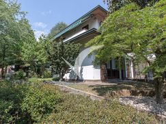 Casa Bi/Trifamiliare in Residenziale