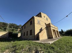 Casa Bi/Trifamiliare in Residenziale