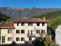 Casa Bi/Trifamiliare in Residenziale