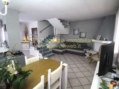 Casa Bi/Trifamiliare in Residenziale