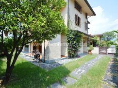 Casa Bi/Trifamiliare in Residenziale