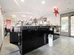 Attività/Licenza (con o senza mura) in Commerciale