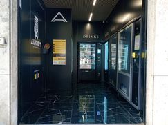Attività/Licenza (con o senza mura) in Commerciale