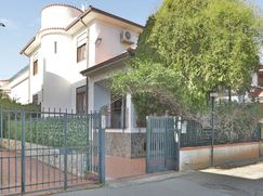 Casa Bi/Trifamiliare in Residenziale