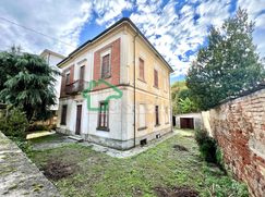 Casa Bi/Trifamiliare in Residenziale