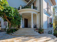 Casa Bi/Trifamiliare in Residenziale