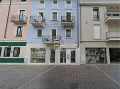 Negozio/Locale commerciale in Commerciale