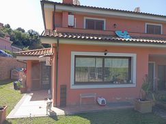 Casa Bi/Trifamiliare in Residenziale