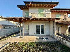 Casa Bi/Trifamiliare in Residenziale