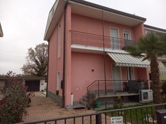 Casa Bi/Trifamiliare in Residenziale