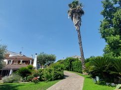 Casa Bi/Trifamiliare in Residenziale