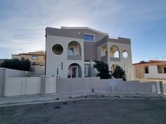 Casa Bi/Trifamiliare in Residenziale