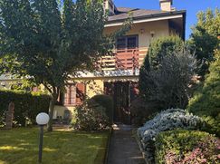 Casa Bi/Trifamiliare in Residenziale