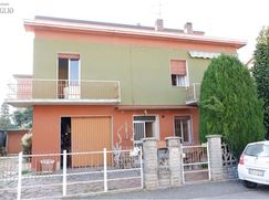 Casa Bi/Trifamiliare in Residenziale