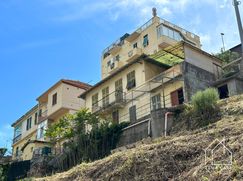 Casa Bi/Trifamiliare in Residenziale