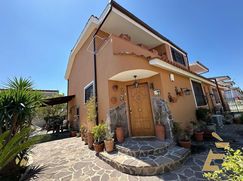 Casa Bi/Trifamiliare in Residenziale