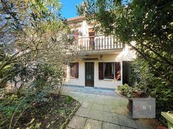 Casa Bi/Trifamiliare in Residenziale