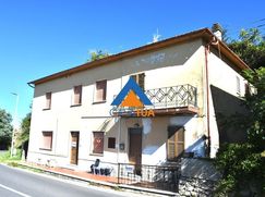 Casa Bi/Trifamiliare in Residenziale