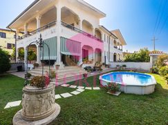 Casa Bi/Trifamiliare in Residenziale