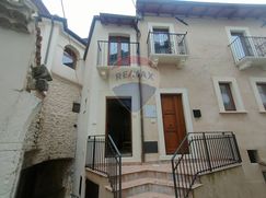 Casa Bi/Trifamiliare in Residenziale