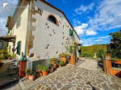 Casa Bi/Trifamiliare in Residenziale
