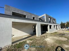 Casa Bi/Trifamiliare in Residenziale