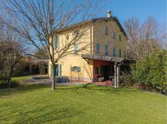 Casa Bi/Trifamiliare in Residenziale