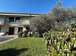 Casa Bi/Trifamiliare in Residenziale