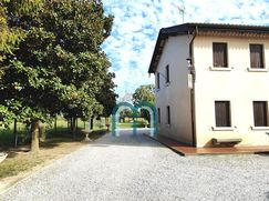 Casa Bi/Trifamiliare in Residenziale