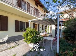 Casa Bi/Trifamiliare in Residenziale