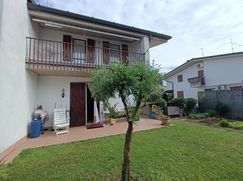 Casa Bi/Trifamiliare in Residenziale