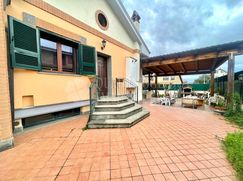 Casa Bi/Trifamiliare in Residenziale