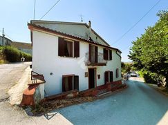 Casa Bi/Trifamiliare in Residenziale