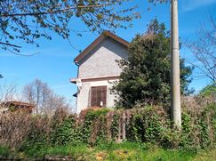 Casa Bi/Trifamiliare in Residenziale