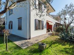 Casa Bi/Trifamiliare in Residenziale