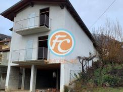 Casa Bi/Trifamiliare in Residenziale