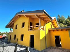 Casa Bi/Trifamiliare in Residenziale