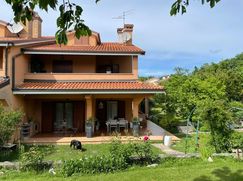 Casa Bi/Trifamiliare in Residenziale