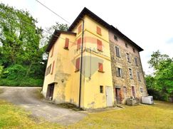 Casa Bi/Trifamiliare in Residenziale