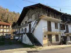 Casa Bi/Trifamiliare in Residenziale