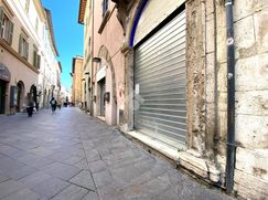 Negozio/Locale commerciale in Commerciale