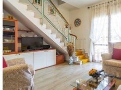 Casa Bi/Trifamiliare in Residenziale