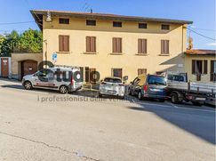 Casa Bi/Trifamiliare in Residenziale