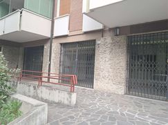 Negozio/Locale commerciale in Commerciale