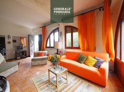 Casa Bi/Trifamiliare in Residenziale