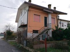 Casa Bi/Trifamiliare in Residenziale