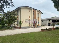 Casa Bi/Trifamiliare in Residenziale