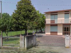 Casa Bi/Trifamiliare in Residenziale