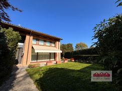 Casa Bi/Trifamiliare in Residenziale