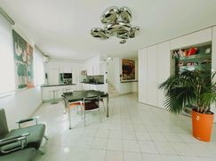 Casa Bi/Trifamiliare in Residenziale